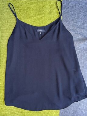 Aritzia Babaton Everly Camisole Black V-Neck Top SZ SM